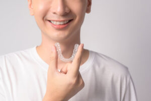 Clear Aligner กับ Invisalign ต่างกันอย่างไร